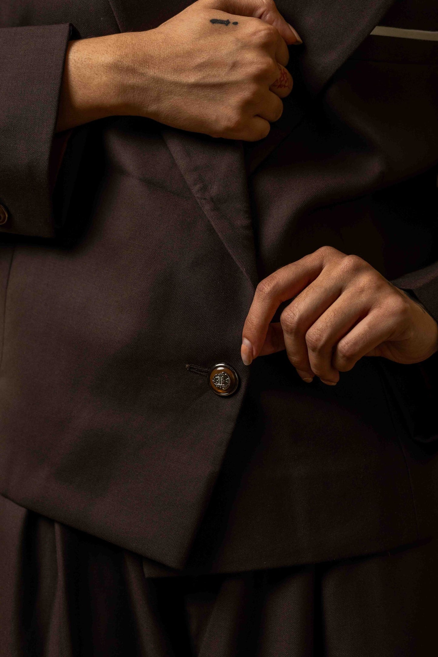Sans Classic Brown Cropped Blazer with Gold Detailing